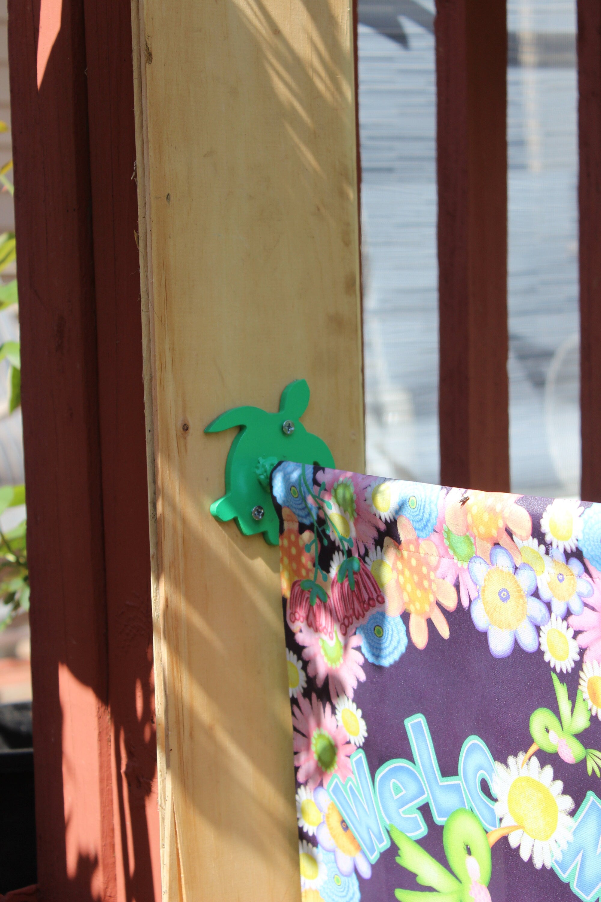 Turtle Dee Dee Flag Holder, Mini Flag Holder, Patio, Garden Flag Post, Beach Decor, Beach Flag, Wall Mounted Flag Holder Hook