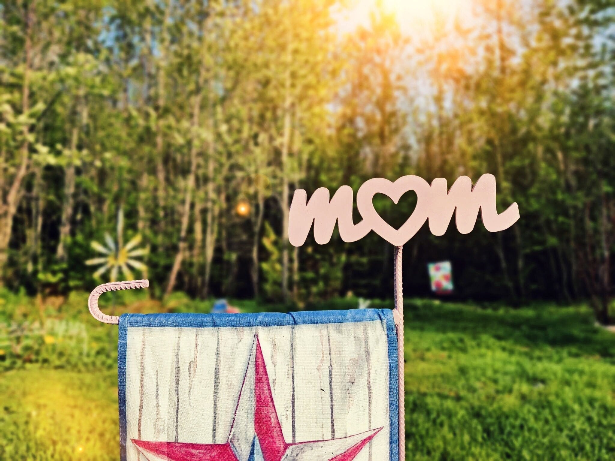 Remembrance of MoM, Memorial Grave Markers. Heart Memorial Stake, Memorial Stake, Decoration for Mom, Cemetery Outdoors (Mom Style)