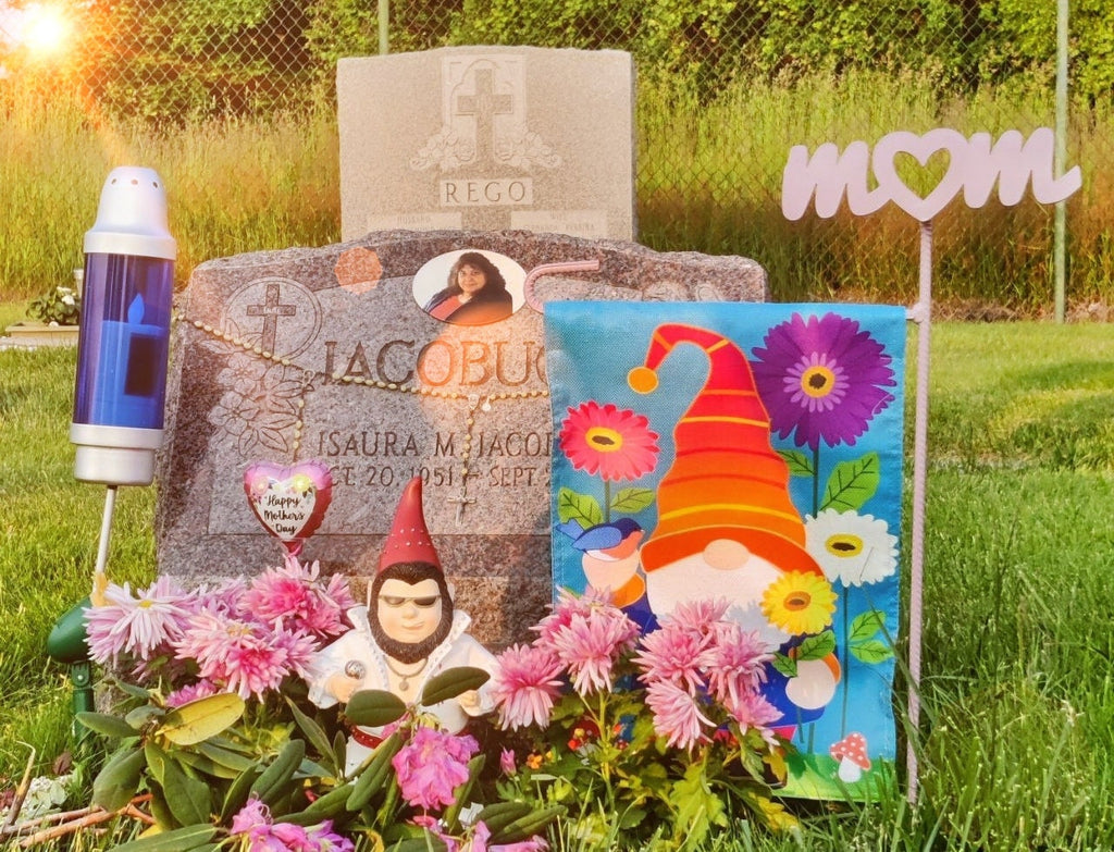 Remembrance of MoM, Memorial Grave Markers. Heart Memorial Stake, Memorial Stake, Decoration for Mom, Cemetery Outdoors (Mom Style)